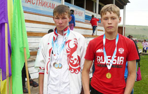 юные жокеи Башанов Ким и Башанов Данил получили по несколько наград на районных скачках