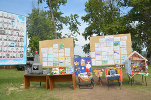 В парковой зоне разместилась выставка творческих работ школьников